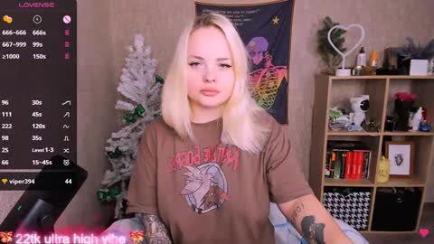Snapshot of marcelinepeach chatting on January 15, 5:08 am Sara online show from January 15, 5:08 am
