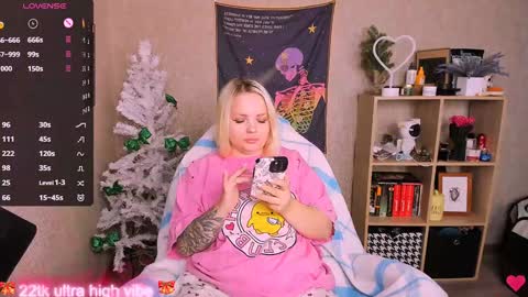 Snapshot of marcelinepeach chatting on January 16, 10:53 am Sara online show from January 16, 10:53 am