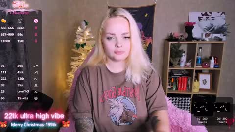 Snapshot of marcelinepeach chatting on December 25, 5:05 am Sara online show from December 25, 5:05 am