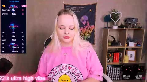 Snapshot of marcelinepeach chatting on February 14, 6:23 am Sara online show from February 14, 6:23 am