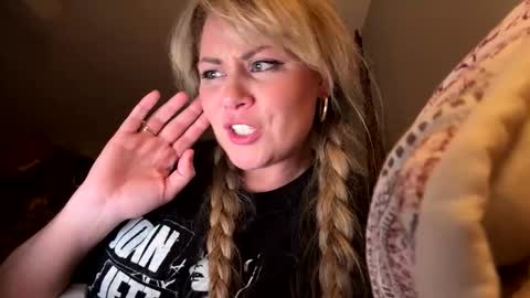 Marci Wallace online show from November 9, 6:42 am