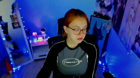Snapshot of margaret_red chatting on December 14, 2:11 am Margaret online show from December 14, 2:11 am