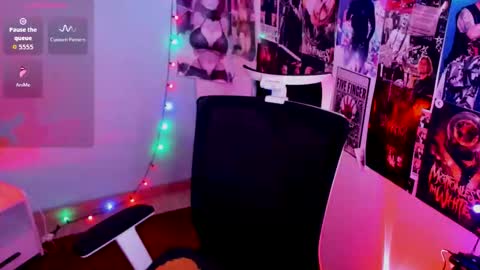 Snapshot of margaret_red chatting on September 17, 7:01 pm Margaret online show from September 17, 7:01 pm