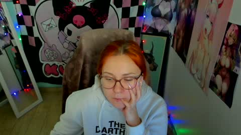 Snapshot of margaret_red chatting on December 6, 8:50 pm Margaret online show from December 6, 8:50 pm