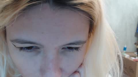 Snapshot of margo_shine chatting on January 3, 6:35 pm margo_shine online show from January 3, 6:35 pm