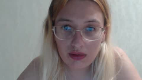 Snapshot of margo_shine chatting on September 22, 6:28 pm margo_shine online show from September 22, 6:28 pm