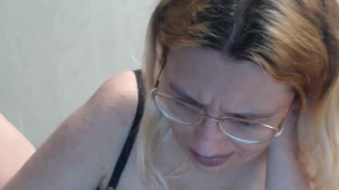 Snapshot of margo_shine chatting on October 16, 3:25 pm margo_shine online show from October 16, 3:25 pm