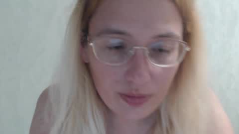 Snapshot of margo_shine chatting on September 25, 3:22 pm margo_shine online show from September 25, 3:22 pm