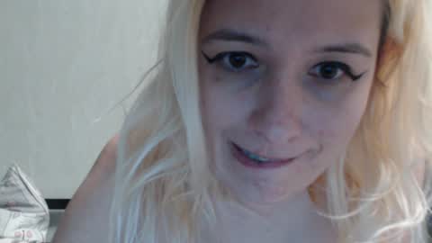 Snapshot of margo_shine chatting on February 7, 5:51 pm margo_shine online show from February 7, 5:51 pm
