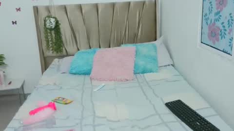 Snapshot of mari_curls chatting on October 3, 4:06 am mari_curls online show from October 3, 4:06 am