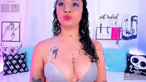 Mari Sweett  online show from October 22, 6:35 pm