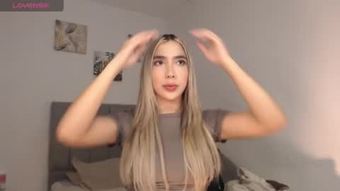 Mariana online show from April 14, 11:38 pm