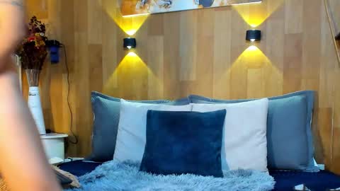 Mariana Angel online show from December 15, 7:30 pm