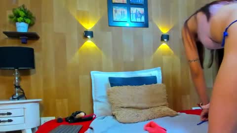 Mariana Angel online show from February 3, 7:10 pm