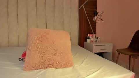 Mariana  online show from November 29, 4:55 pm