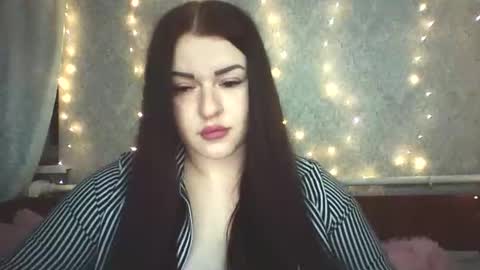 mariangloom online show from April 7, 8:22 pm