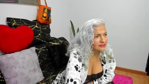 Snapshot of marilyn70 chatting on October 12, 12:24 am marilyn70 online show from October 12, 12:24 am