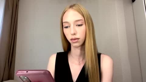 Amelia online show from July 28, 2:13 pm