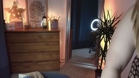 Snapshot of marrygrayes chatting on January 10, 9:42 pm Maria online broadcast from Tuesday to Suturday from 6 pm to 12 pm Germany time Sunday-Monday offline online show from January 10, 9:42 pm