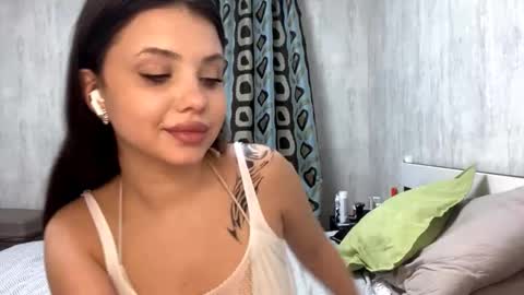 Mia online show from February 23, 9:53 am