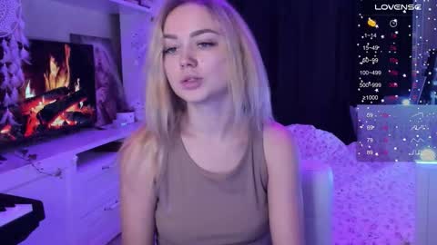 Snapshot of mary_romance chatting on October 19, 8:44 pm Mary online show from October 19, 8:44 pm