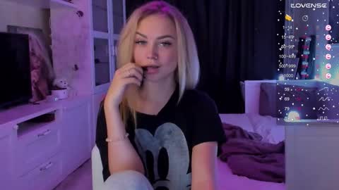 Snapshot of mary_romance chatting on September 18, 8:29 pm Mary online show from September 18, 8:29 pm