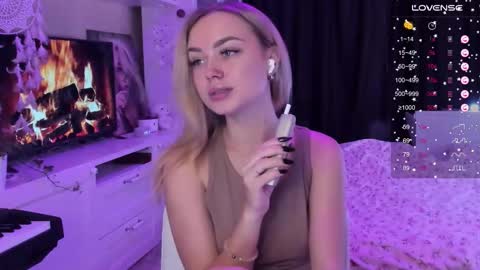 Snapshot of mary_romance chatting on October 17, 8:34 pm Mary online show from October 17, 8:34 pm