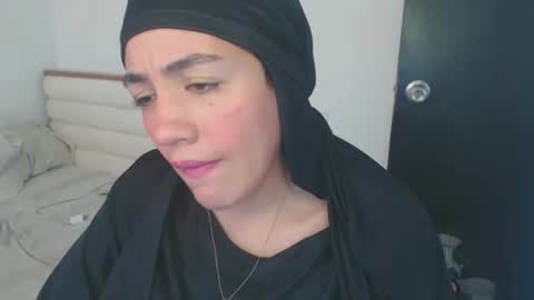 Snapshot of maryam_arabicmilk chatting on January 22, 3:18 pm maryam_arabicmilk online show from January 22, 3:18 pm