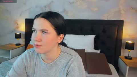 Hello Ill be waiting for you Tue Wed Thu Fri 3am-10am Sun 3am-5pm GMT online show from January 17, 3:12 am