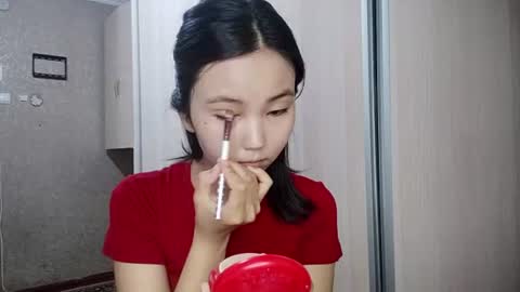 Lily online show from June 29, 12:05 pm