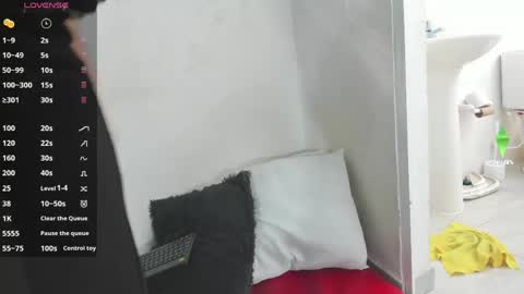 danna mature online show from May 14, 12:00 pm
