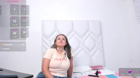 ISABEL online show from October 31, 9:41 pm