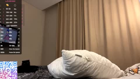 Mia online show from November 14, 5:13 pm