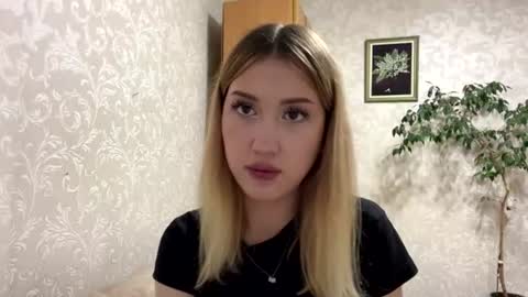Mia online show from July 29, 8:53 pm