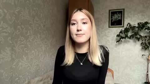 Mia online show from July 18, 10:29 am