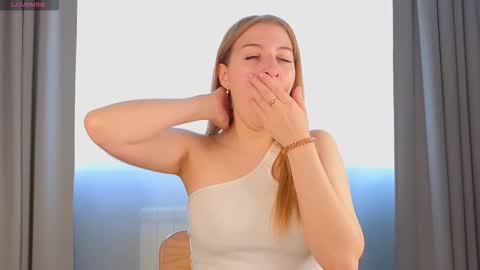 maureencoombs online show from September 10, 4:34 am