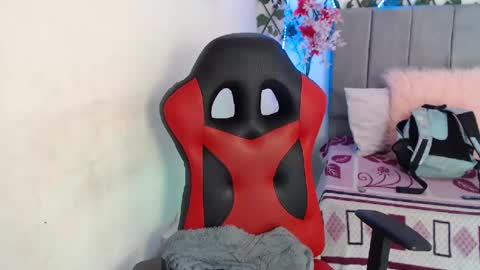 Snapshot of maxinesex_ chatting on October 9, 3:05 pm maxinesex_ online show from October 9, 3:05 pm