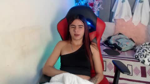 Snapshot of maxinesex_ chatting on October 11, 3:15 pm maxinesex_ online show from October 11, 3:15 pm