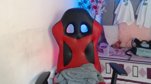 Snapshot of maxinesex_ chatting on October 10, 3:06 pm maxinesex_ online show from October 10, 3:06 pm