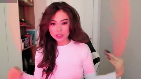 Mia online show from December 17, 3:11 am