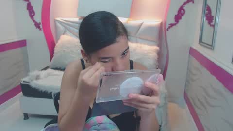 Maya online show from December 19, 2:35 pm