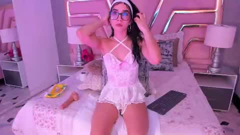 maywesst online show from July 20, 9:04 pm