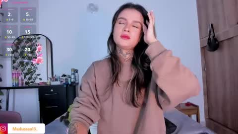 medussa13 online show from April 17, 12:29 pm