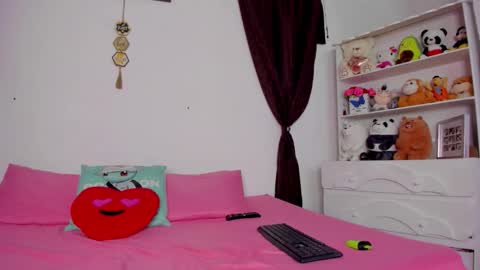 Snapshot of megan_and_clohe chatting on October 14, 7:16 pm M E G A N online show from October 14, 7:16 pm