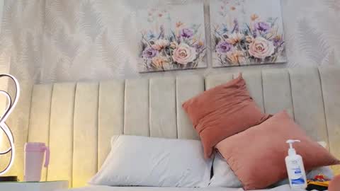 Carolina Paez online show from November 21, 3:14 pm