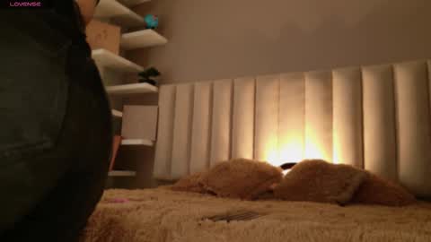     online show from October 22, 12:10 pm