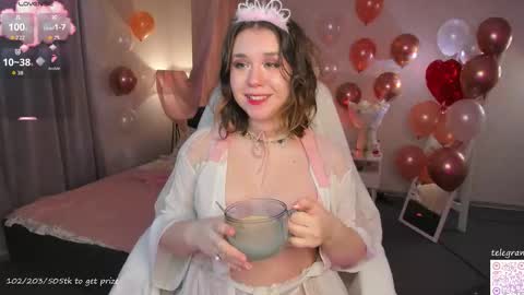 Megan Nelson online show from November 25, 11:45 am