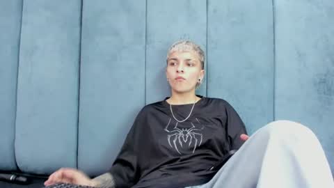 megan_thompsonn_ online show from July 29, 2:33 am