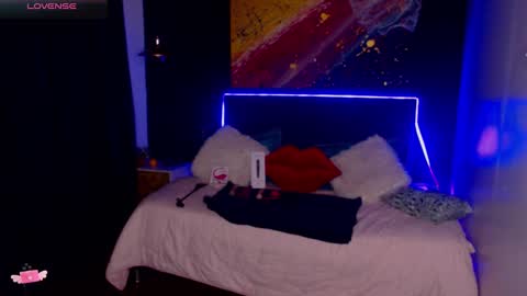 Snapshot of meganadriels96 chatting on December 21, 8:43 pm M E G A N online show from December 21, 8:43 pm