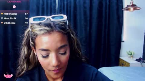 Snapshot of meganadriels96 chatting on December 2, 8:53 pm M E G A N online show from December 2, 8:53 pm